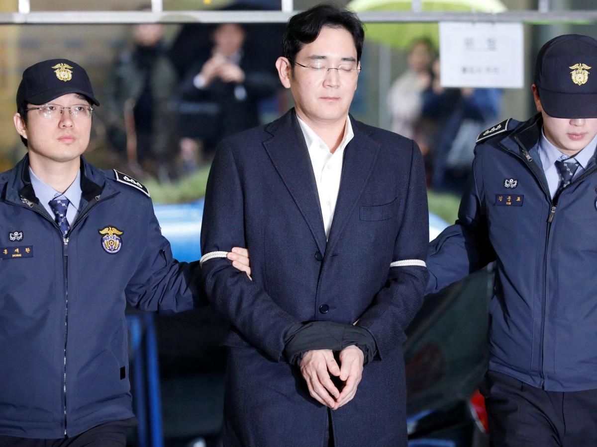 Вице-президент Samsung снова попал за решетку из-за взяточничество