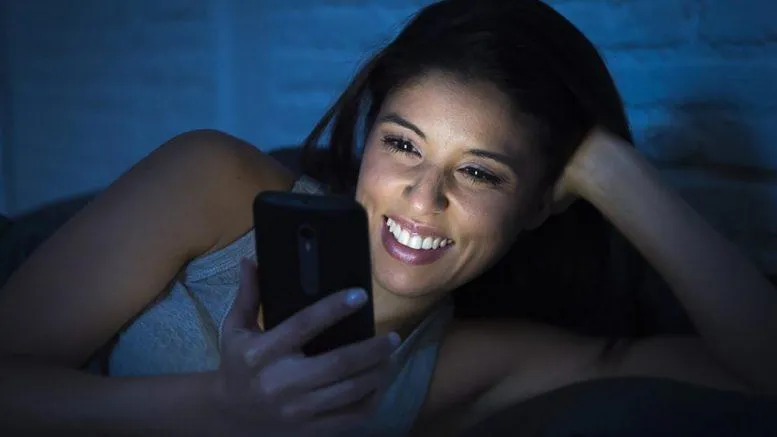 Смартфон перед сном Смартфон перед сном