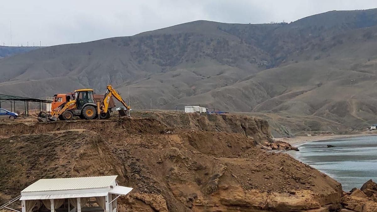 Окупанти забудовують унікальну бухту Капсель у Криму: пам'ятка природи зникає – фото Окупанти забудовують унікальну бухту Капсель у Криму: пам'ятка природи зникає – фото