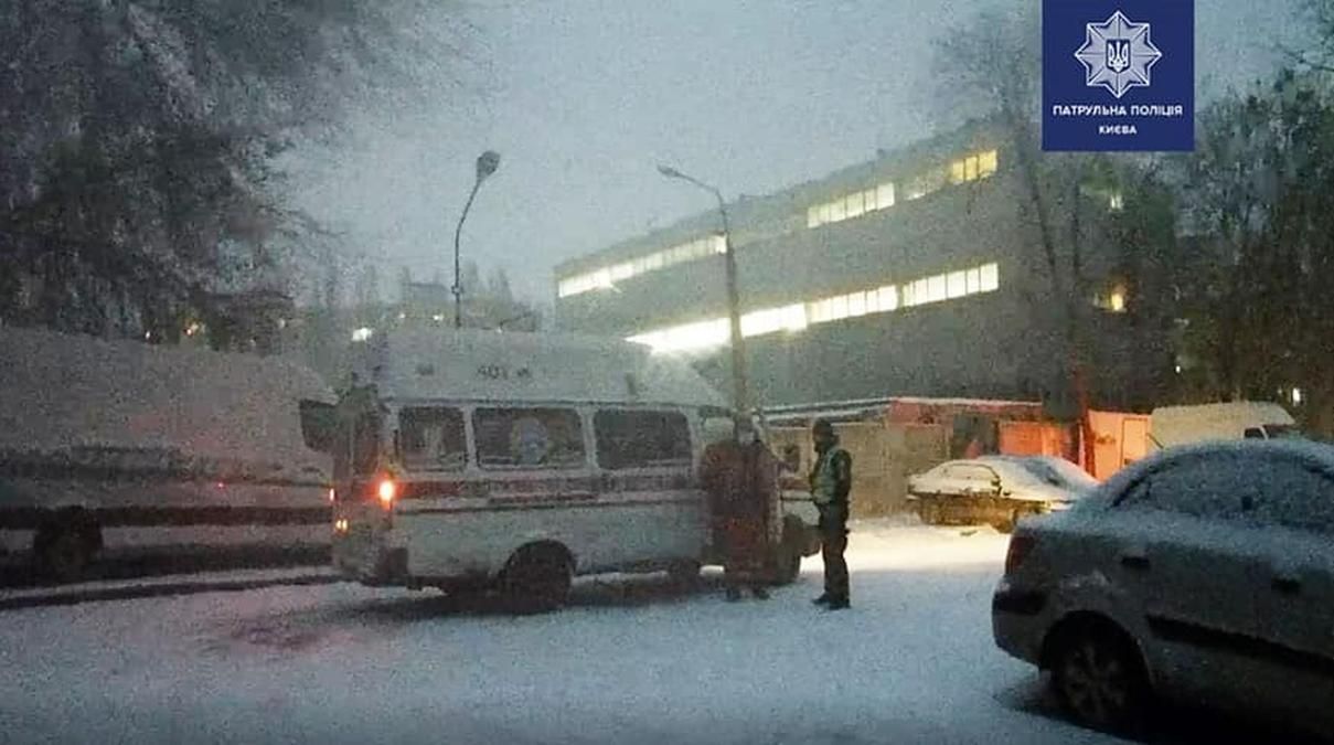 В Киеве патрульные спасли мужчину от самоубийства