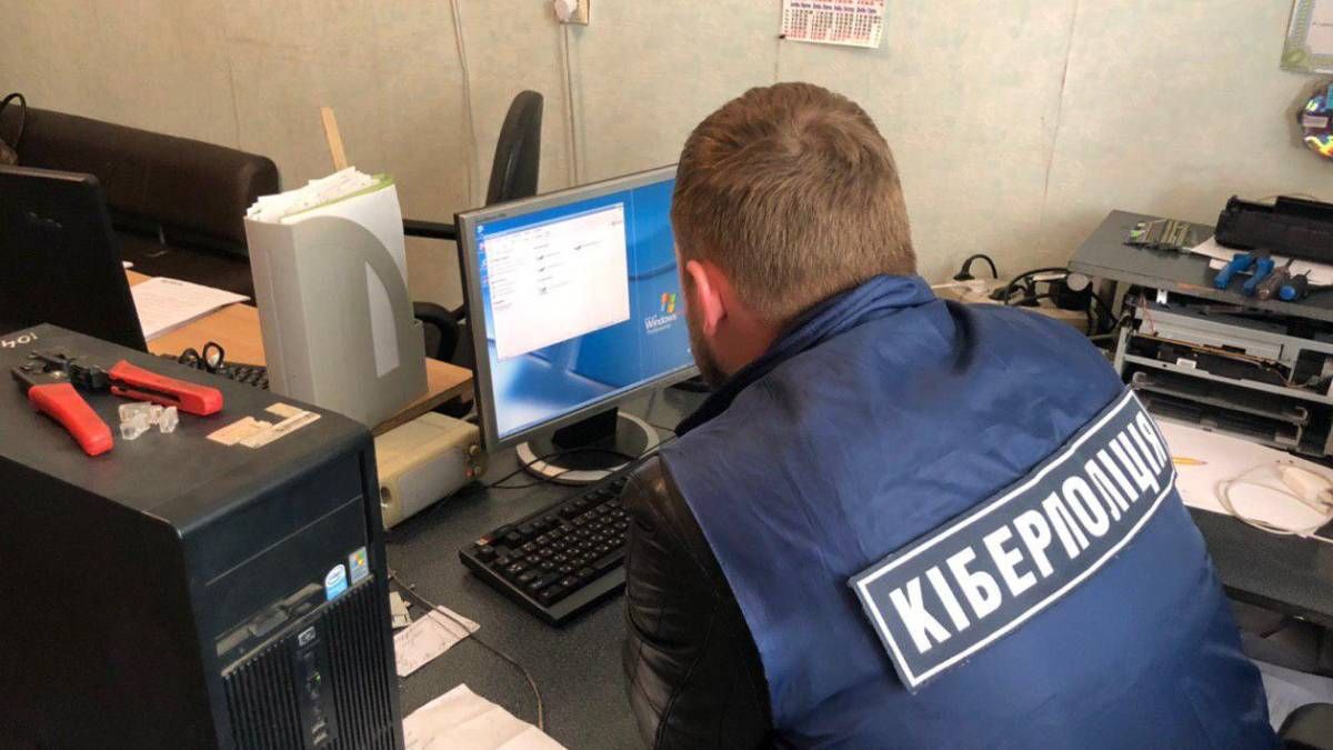 Організатора нелегальних онлайн-кінотеатрів затримала кіберполіція Організатора нелегальних онлайн-кінотеатрів затримала кіберполіція