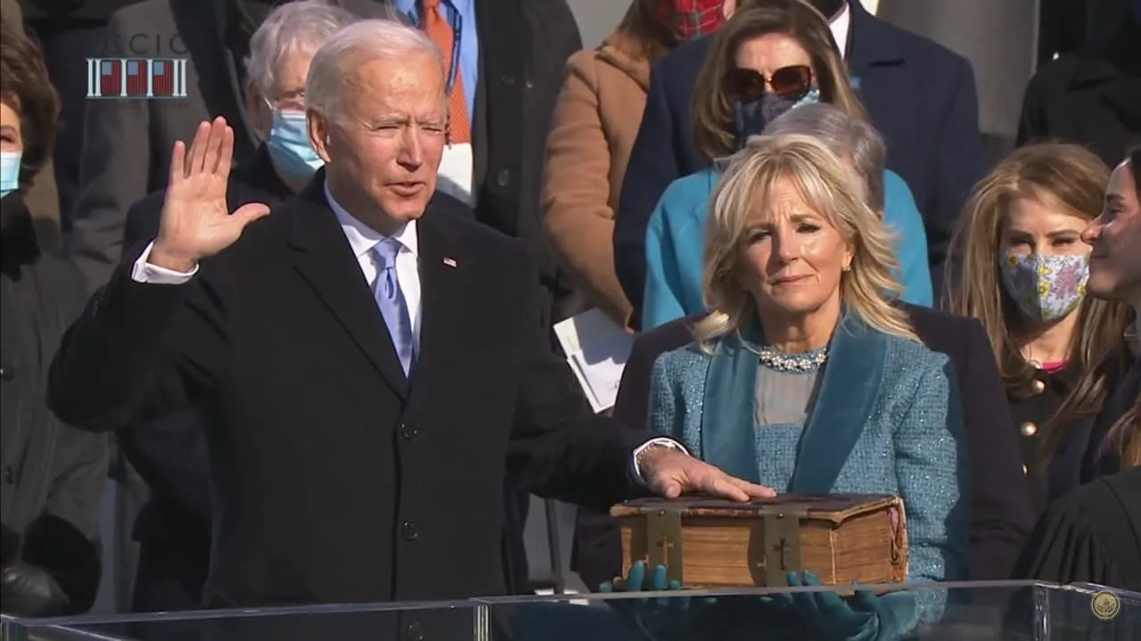 байден склав присягу президента байден склав присягу президента