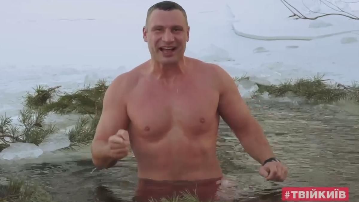 Виталий Кличко эффектно нырнул в прорубь