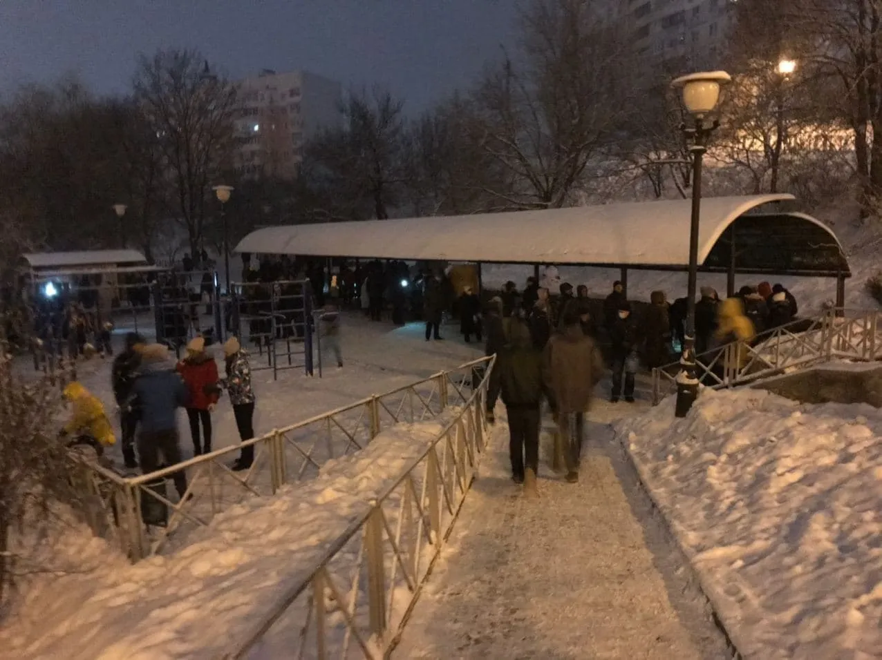 У Харкові виникли черги за свяченою водою У Харкові виникли черги за свяченою водою