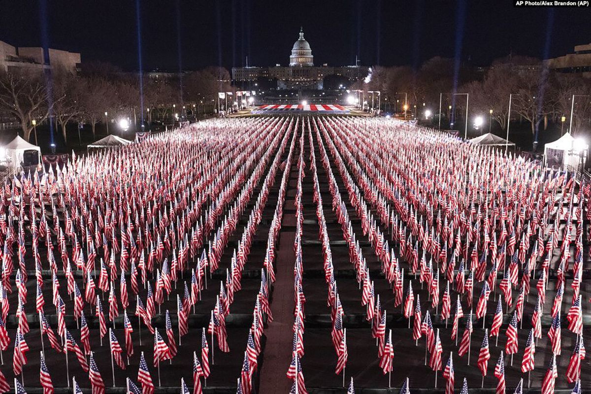Вашингтон прикрасили 200 тисячами прапорів до інавгурації Байдена