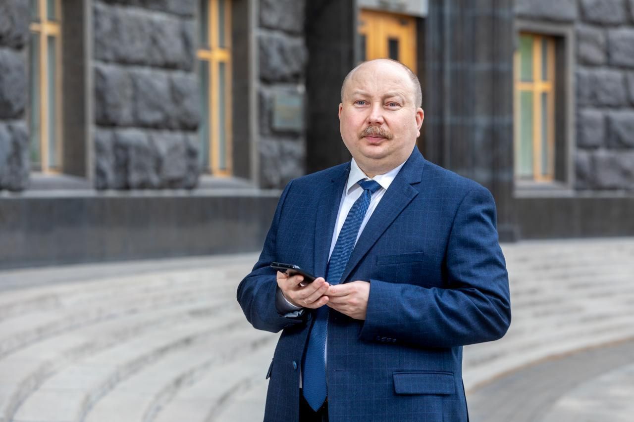 О зарплатах госслужащих и отношениях со Шмыгалем: откровенное интервью с министром Немчиновым О зарплатах госслужащих и отношениях со Шмыгалем: откровенное интервью с министром Немчиновым