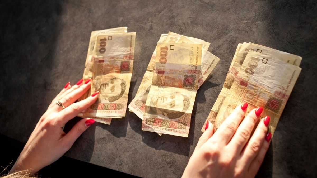 Повышение зарплаты бюджетникам в 2021 году в Украине: на сколько и кому