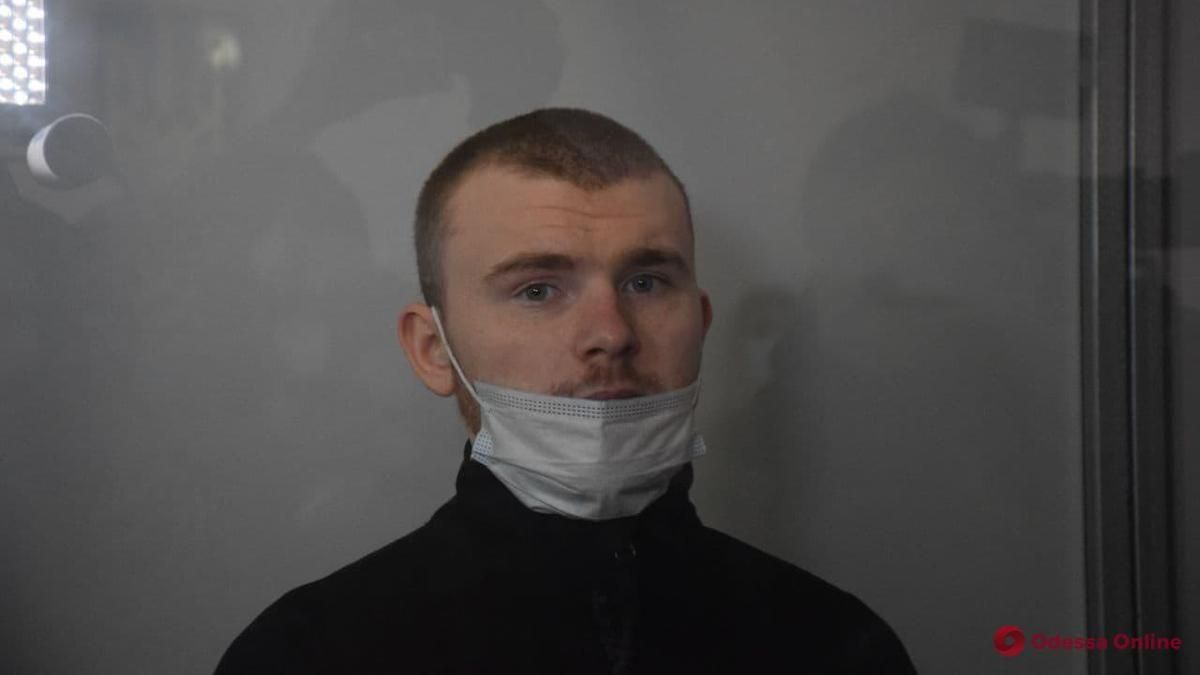 Подозреваемый в убийстве Дарьи Лукьяненко порезал себе шею в суде