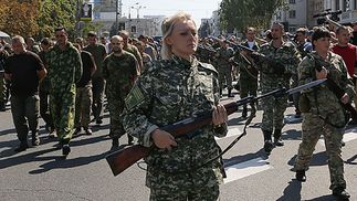 Ветеран ли АТО Котеленец – конвоир с "парада" в Донецке: выводы распознавания лиц