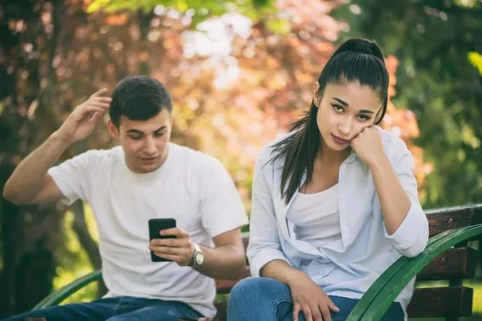 Сидіти у телефоні Сидіти у телефоні