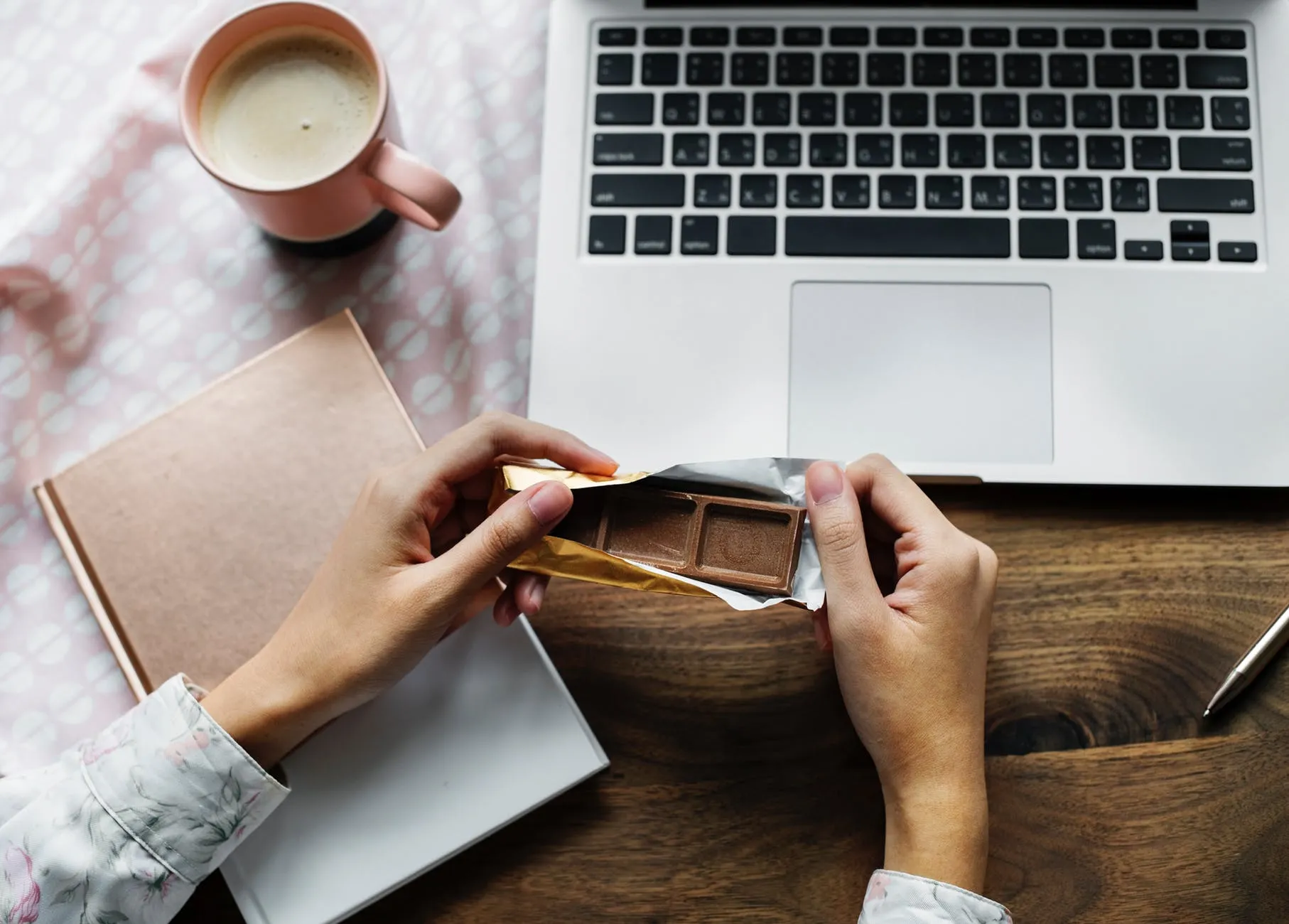 Їсти шоколад Їсти шоколад