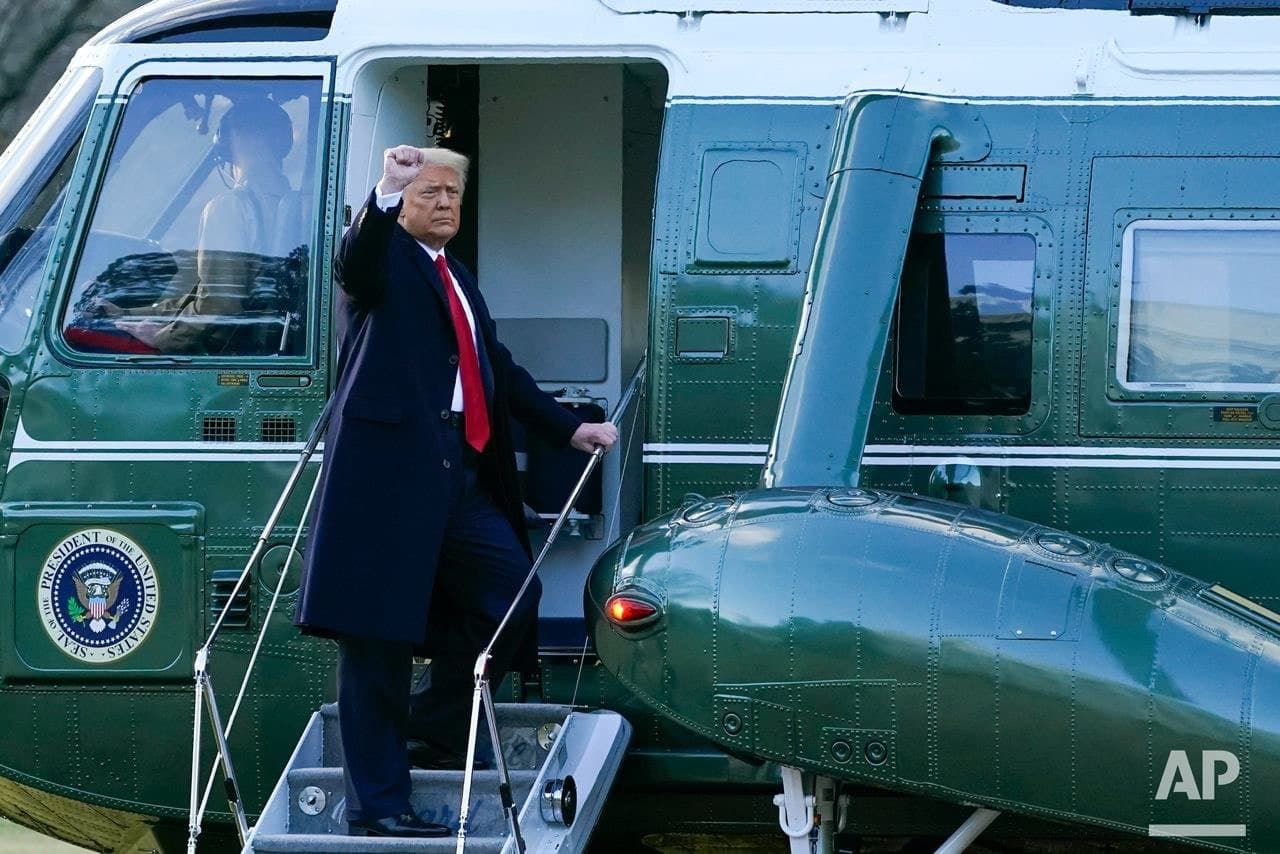 Трамп виступив з прощальним зверненням і залишив Байдену листа Трамп виступив з прощальним зверненням і залишив Байдену листа