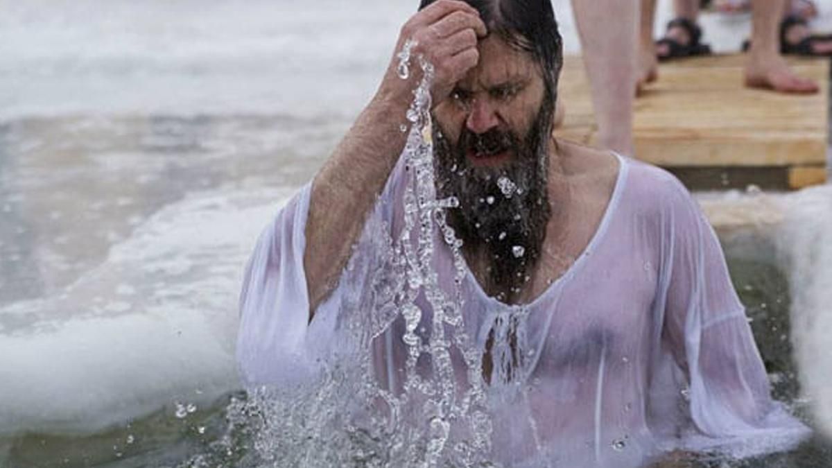 В Киеве после купания на Крещение к врачам обратилось 8 человек