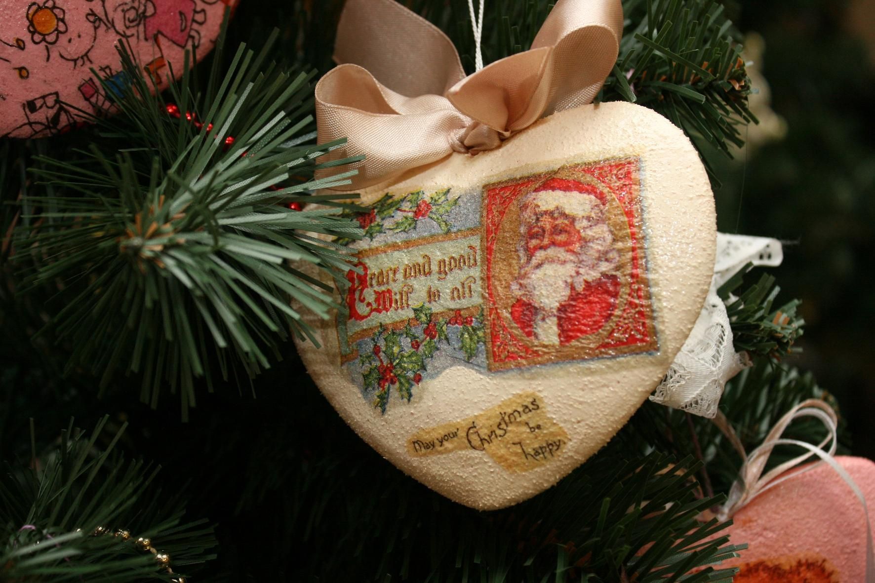 Не побийте іграшки – будуть на наступний рік, – Садовий нагадав, де у Львові можна здати ялинку Не побийте іграшки – будуть на наступний рік, – Садовий нагадав, де у Львові можна здати ялинку