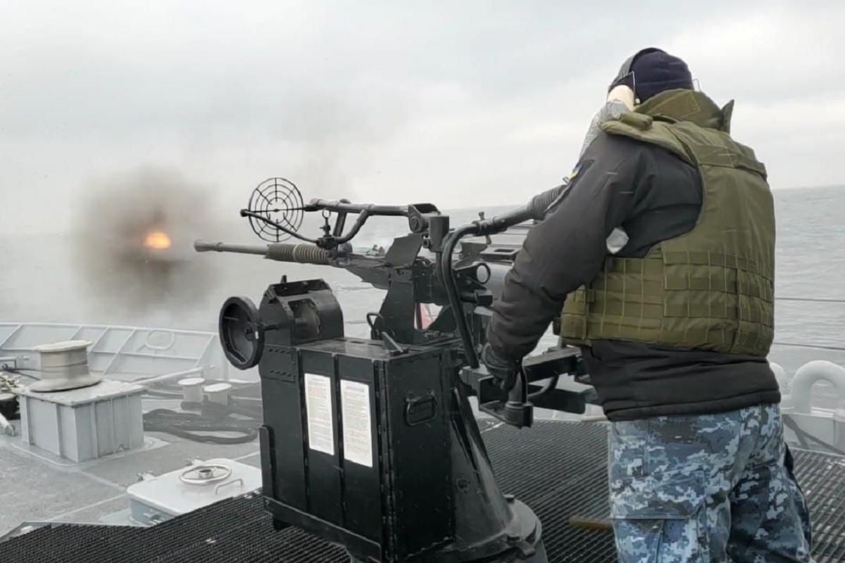 ВМС проверили боевую готовность катера Славянск: фото