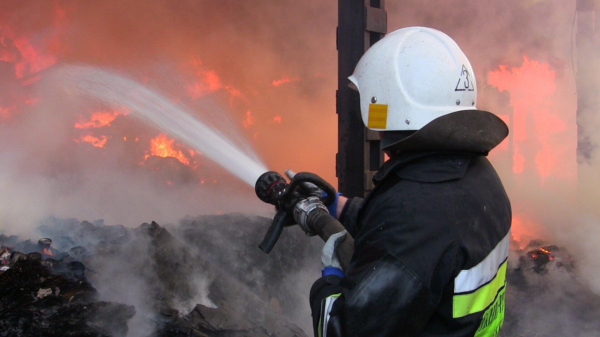 На Тернопольщине горит военный склад: что известно