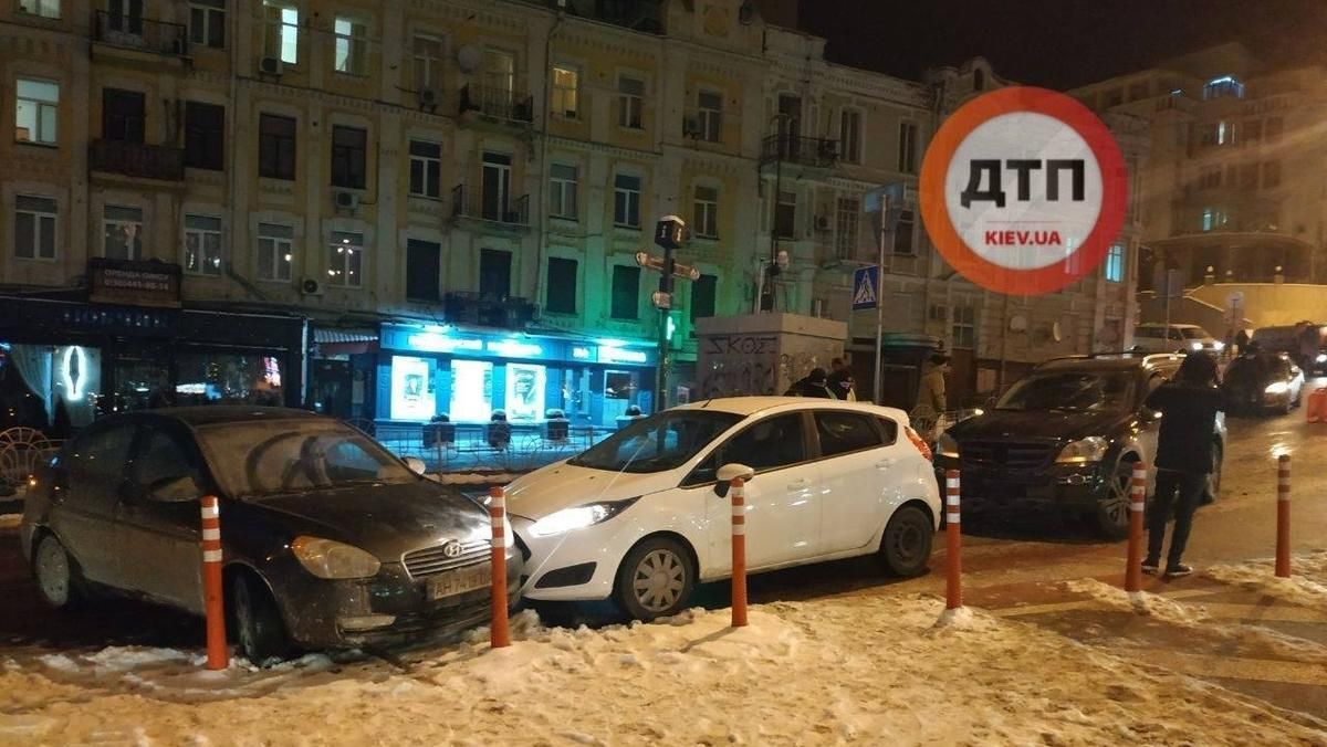 В центре Киева произошла масштабная авария с 6 машинами