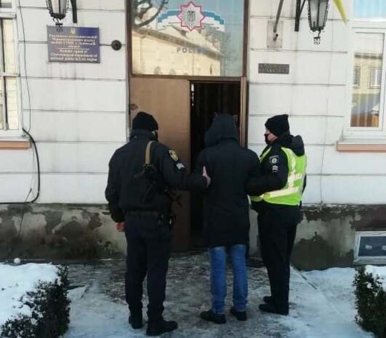 Украл Жигули и спрятал на заводе: на Львовщине задержали 19-летнего парня - фото