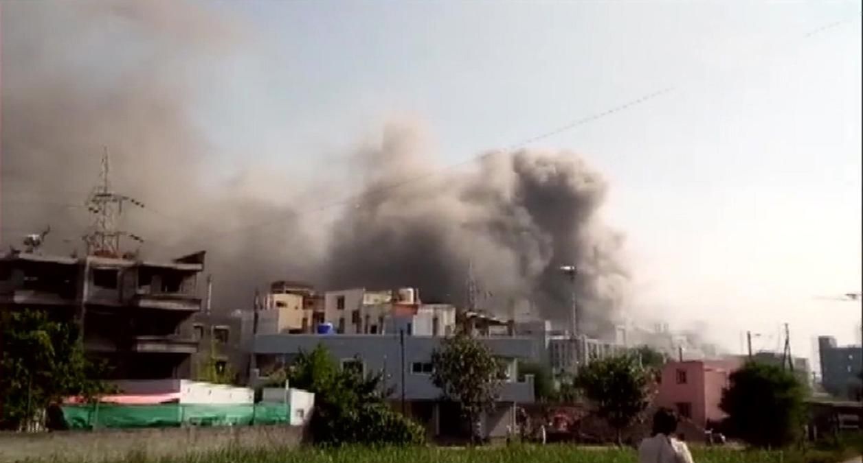 В Индии загорелось здание крупнейшего производителя вакцины COVID-19 В Индии загорелось здание крупнейшего производителя вакцины COVID-19