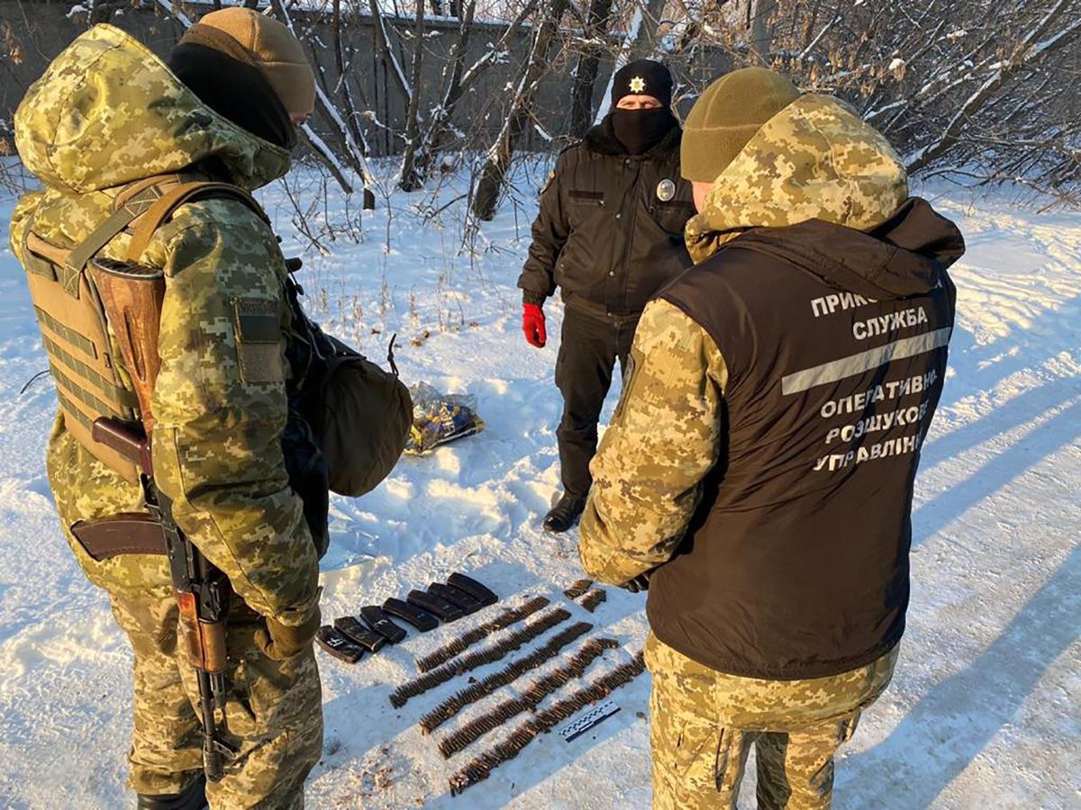 Пакет с оружием нашли в Донецкой области: видео