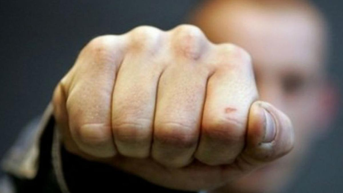 В Запорожье напали на дедушку просто в транспорте - видео - Новости В Запорожье напали на дедушку просто в транспорте - видео - Новости