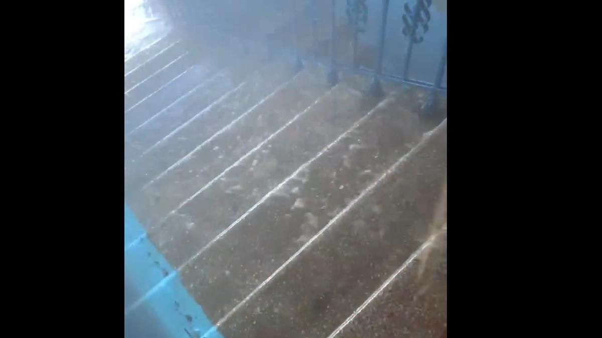 У Києві в будинку прорвало гарячу воду: вона текла не одну годину У Києві в будинку прорвало гарячу воду: вона текла не одну годину