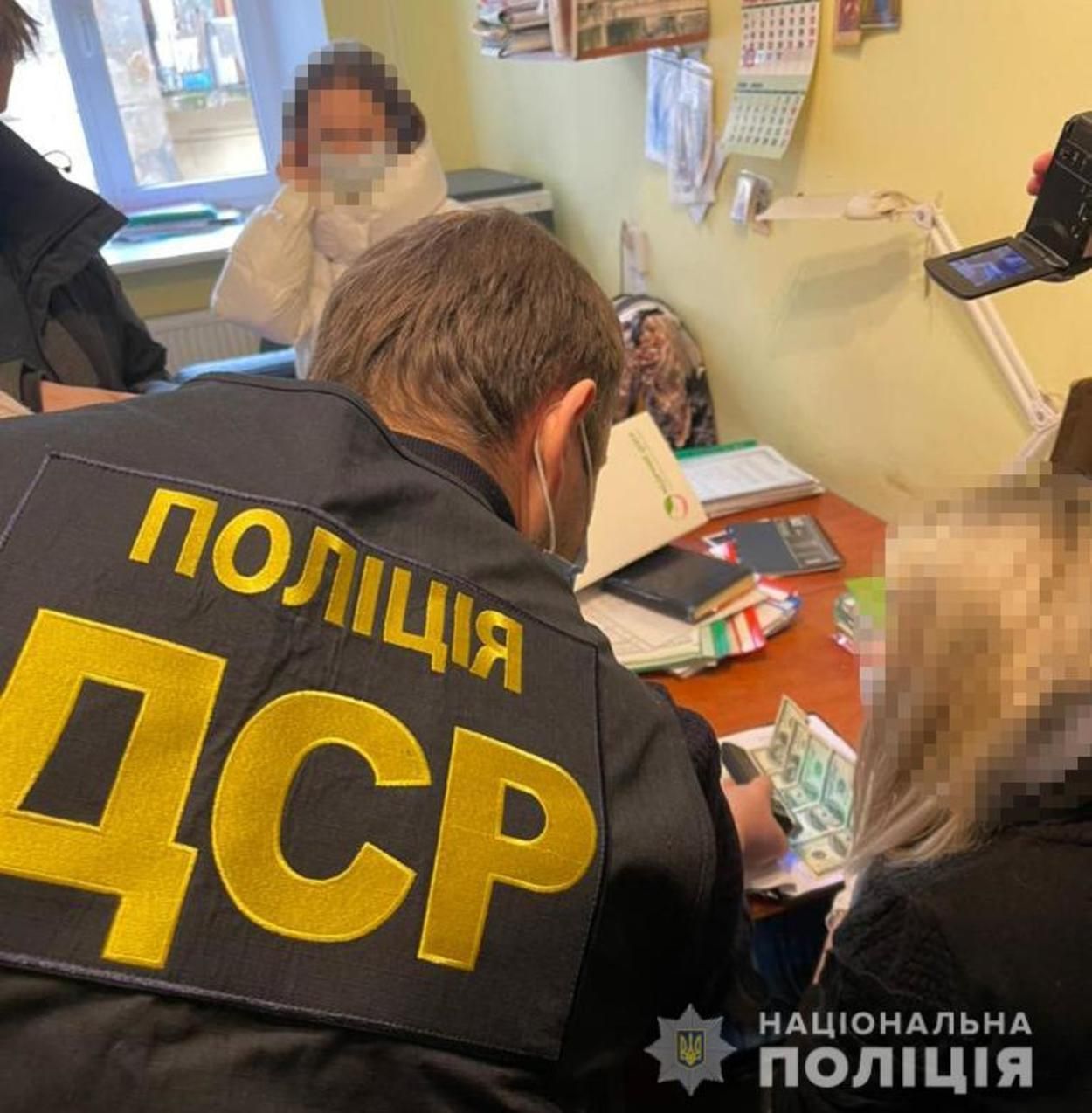 Взяла 500 долларов взятки: во Львове задержали директора коммунального предприятия ЛГС - фото