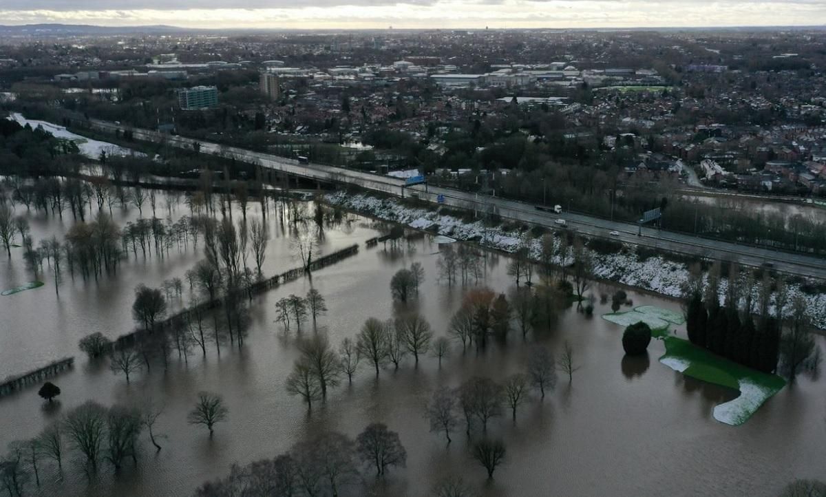 Британию накрыла мощная наводнение фото последствий непогоды