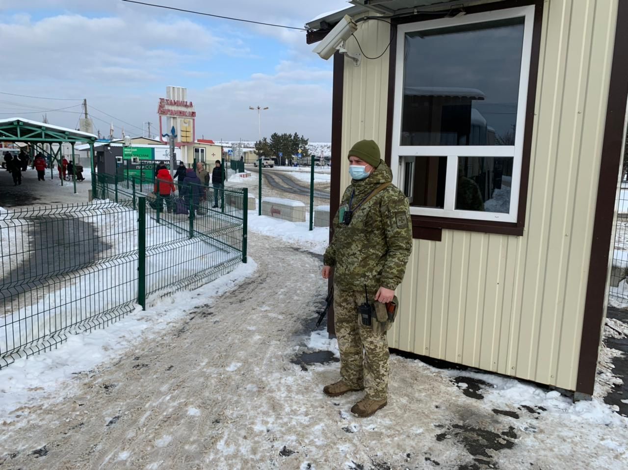 Оккупанты продолжают блокировать пункты пропуска на Донбассе