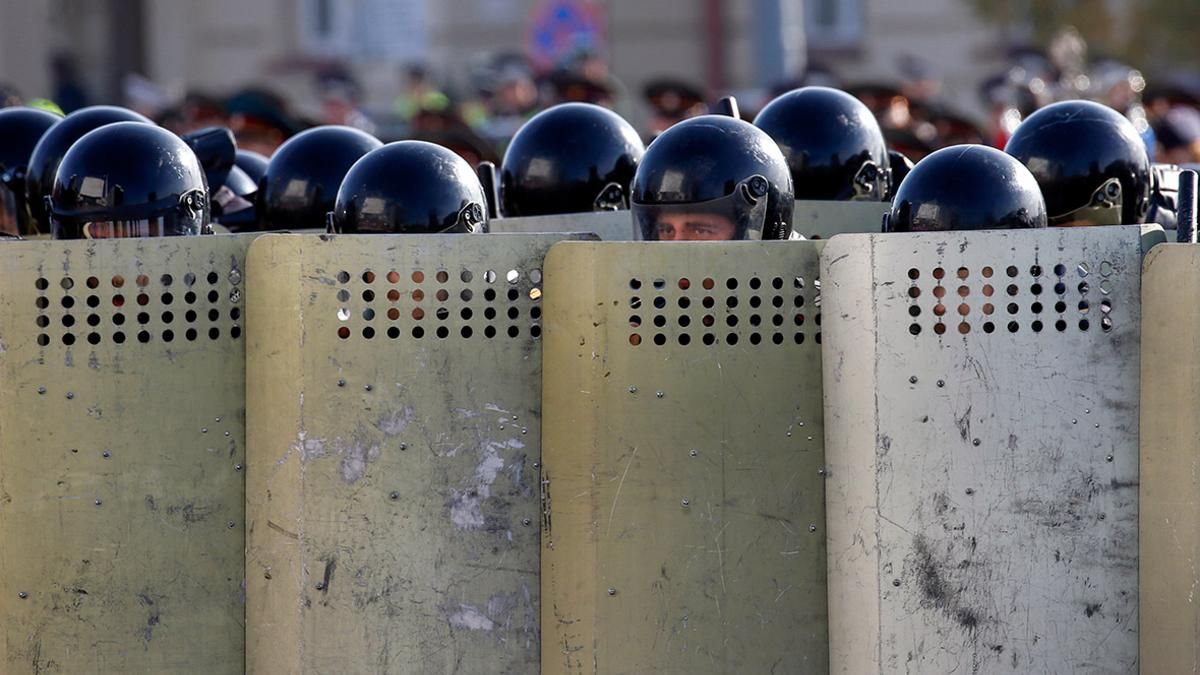 У день масових протестів на підтримку Навального МВС Росії збирає силовиків і правоохоронців на робочих місцях: яка причина