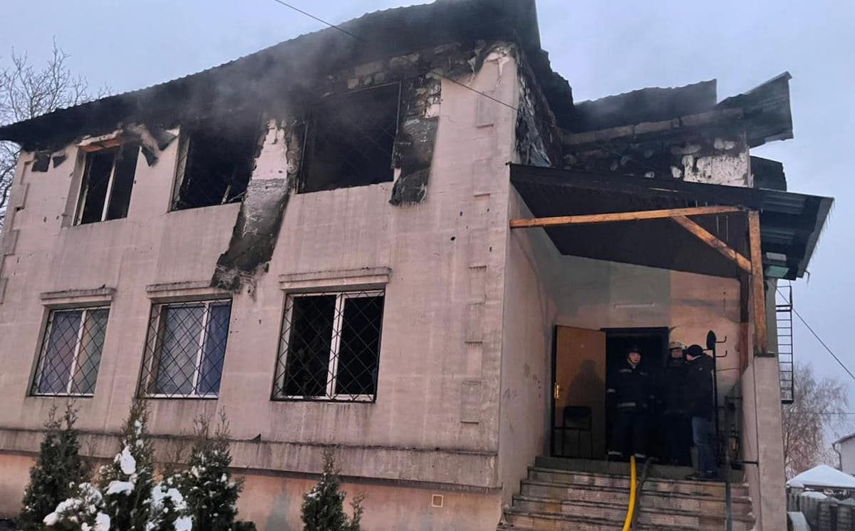 Харьковчанка сутки искала бабушку из сгоревшего пансионата: она выжила