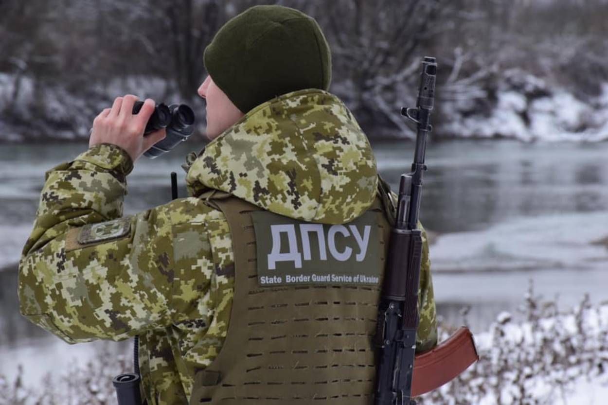 Пакунок з ручними гранатами знайшли на Луганщині: фото