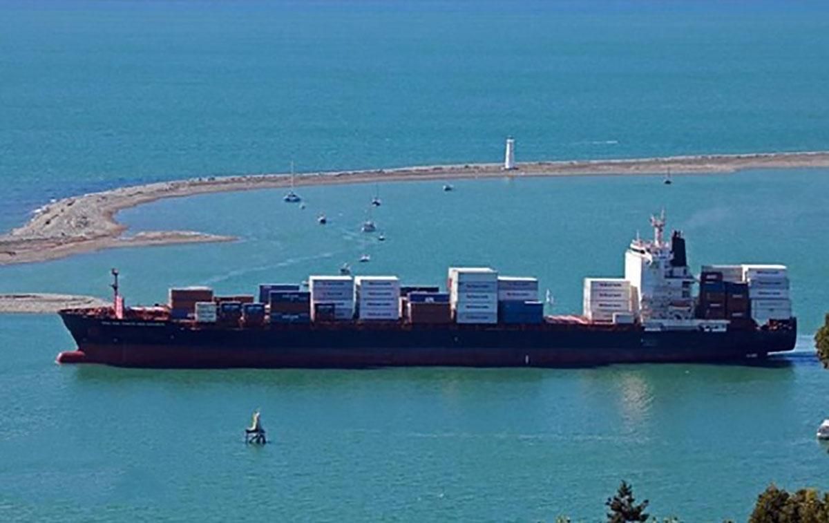 Пираты захватили 15 моряков в Гвинейском заливе Пираты захватили 15 моряков в Гвинейском заливе