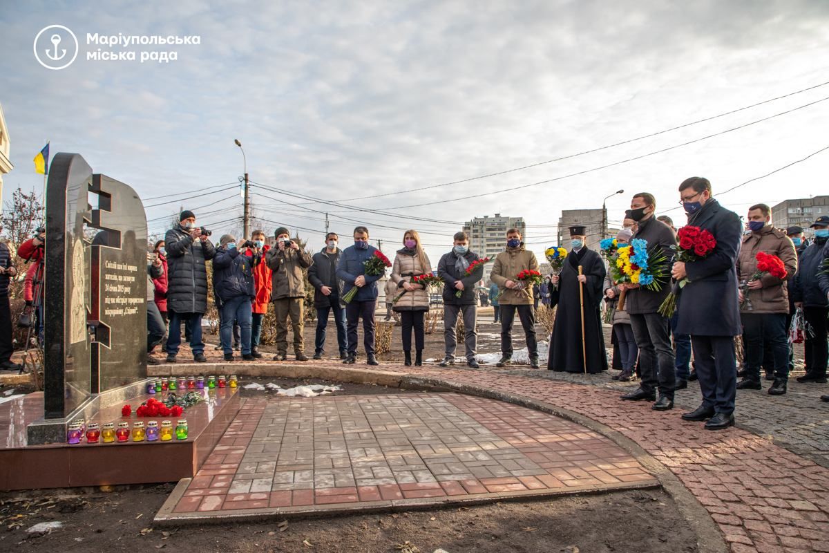 В Маріуполі вшанували пам’ять жертв обстрілу у січні 2015 року: фото