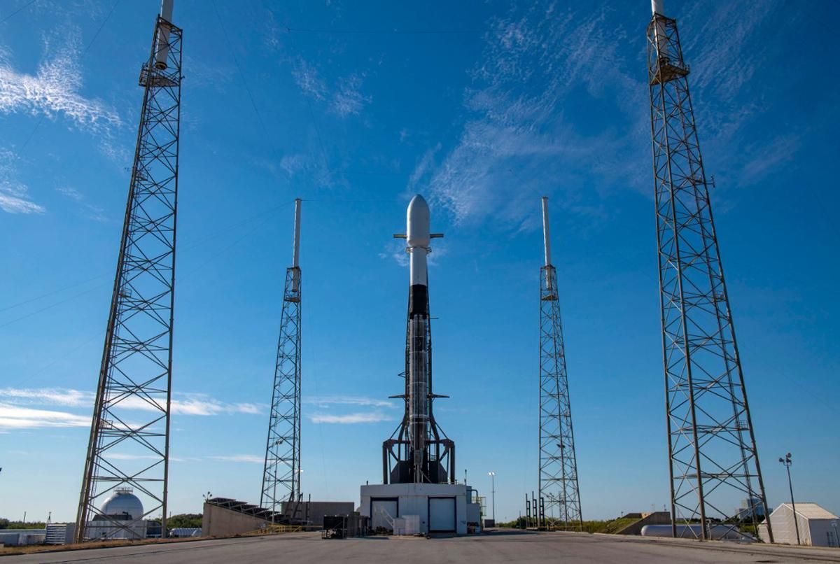 Компания Илона Маска запустила на орбиту 143 спутников