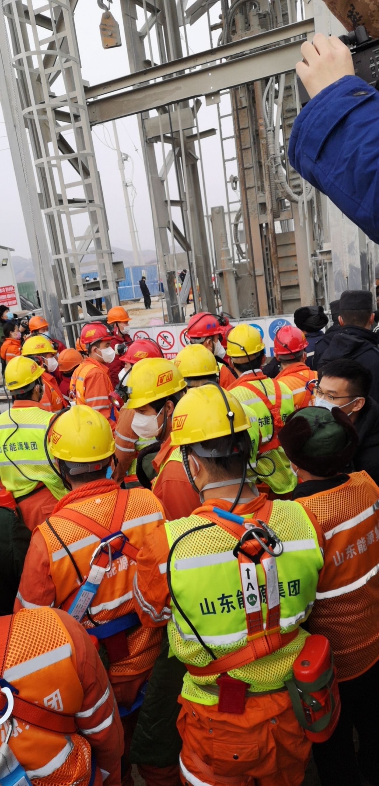 У Китаї врятували 11 гірників У Китаї врятували 11 гірників