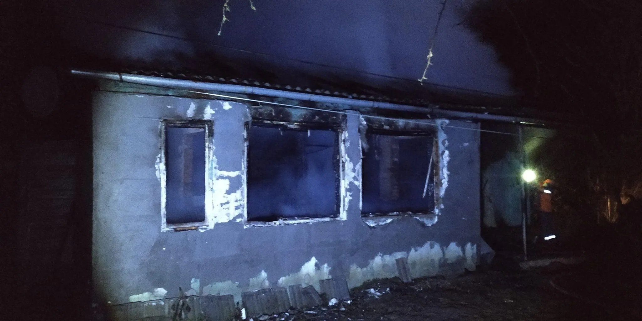 На Львівщині внаслідок пожежі загинув 37-річний чоловік: його будинок згорів вщент – фото 
