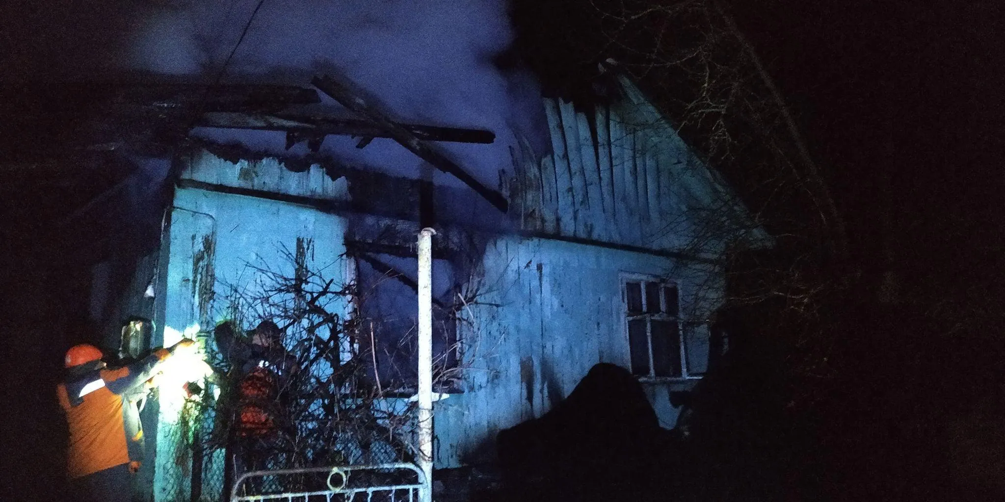 На Львівщині внаслідок пожежі загинув 37-річний чоловік: його будинок згорів вщент – фото 
