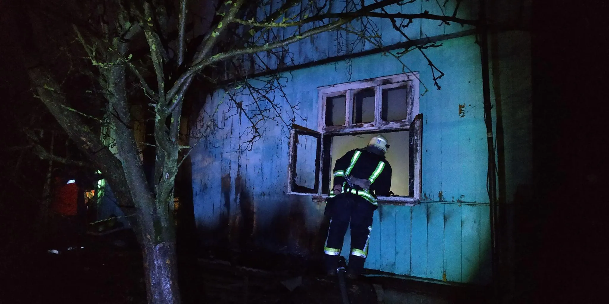 На Львівщині внаслідок пожежі загинув 37-річний чоловік: його будинок згорів вщент – фото На Львівщині внаслідок пожежі загинув 37-річний чоловік: його будинок згорів вщент – фото