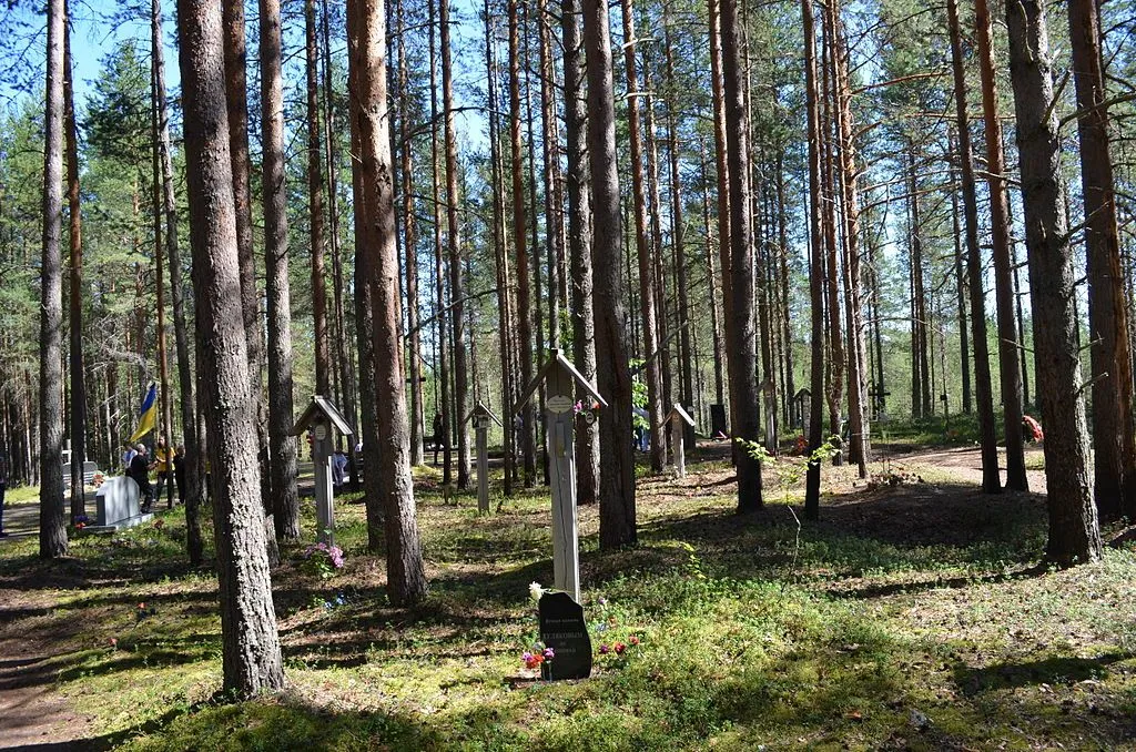 Місця поховання жертв репресій у Сандармоху