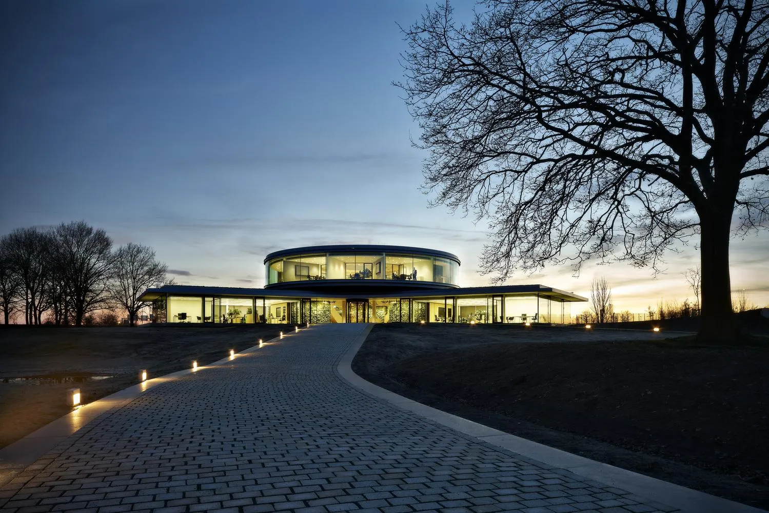 Вечірній вигляд споруди / Фото Archdaily Вечірній вигляд споруди / Фото Archdaily
