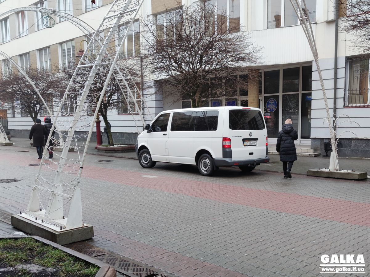 У ДФС Івано-Франківська навідалися силовики: фото, відео У ДФС Івано-Франківська навідалися силовики: фото, відео