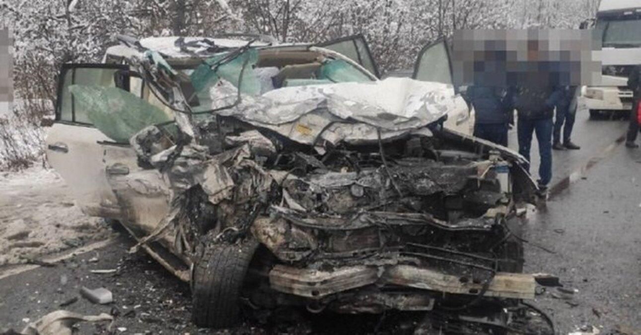 На Львовщине произошла ужасная автокатастрофа: погибли 2 человека, много раненых - фото
