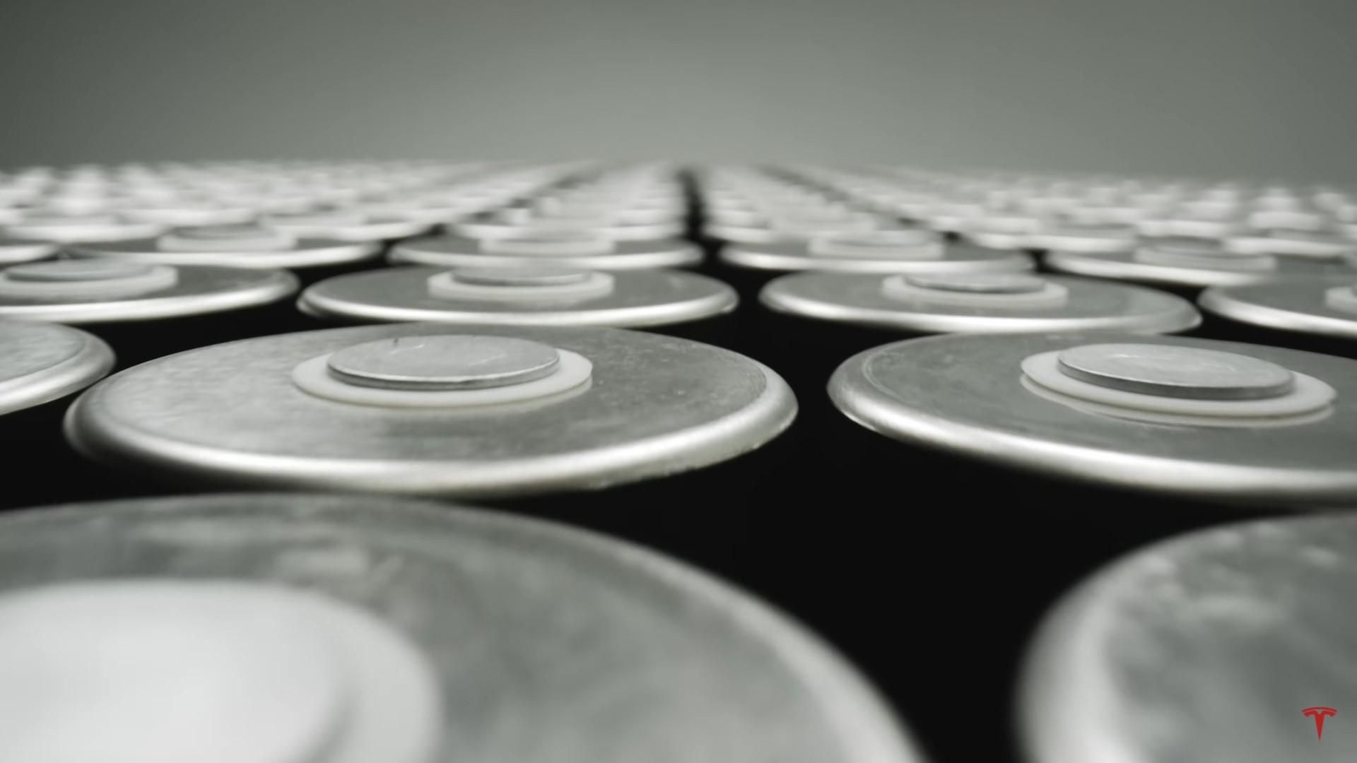 Як збирають батареї для електрокарів Tesla: відео Як збирають батареї для електрокарів Tesla: відео