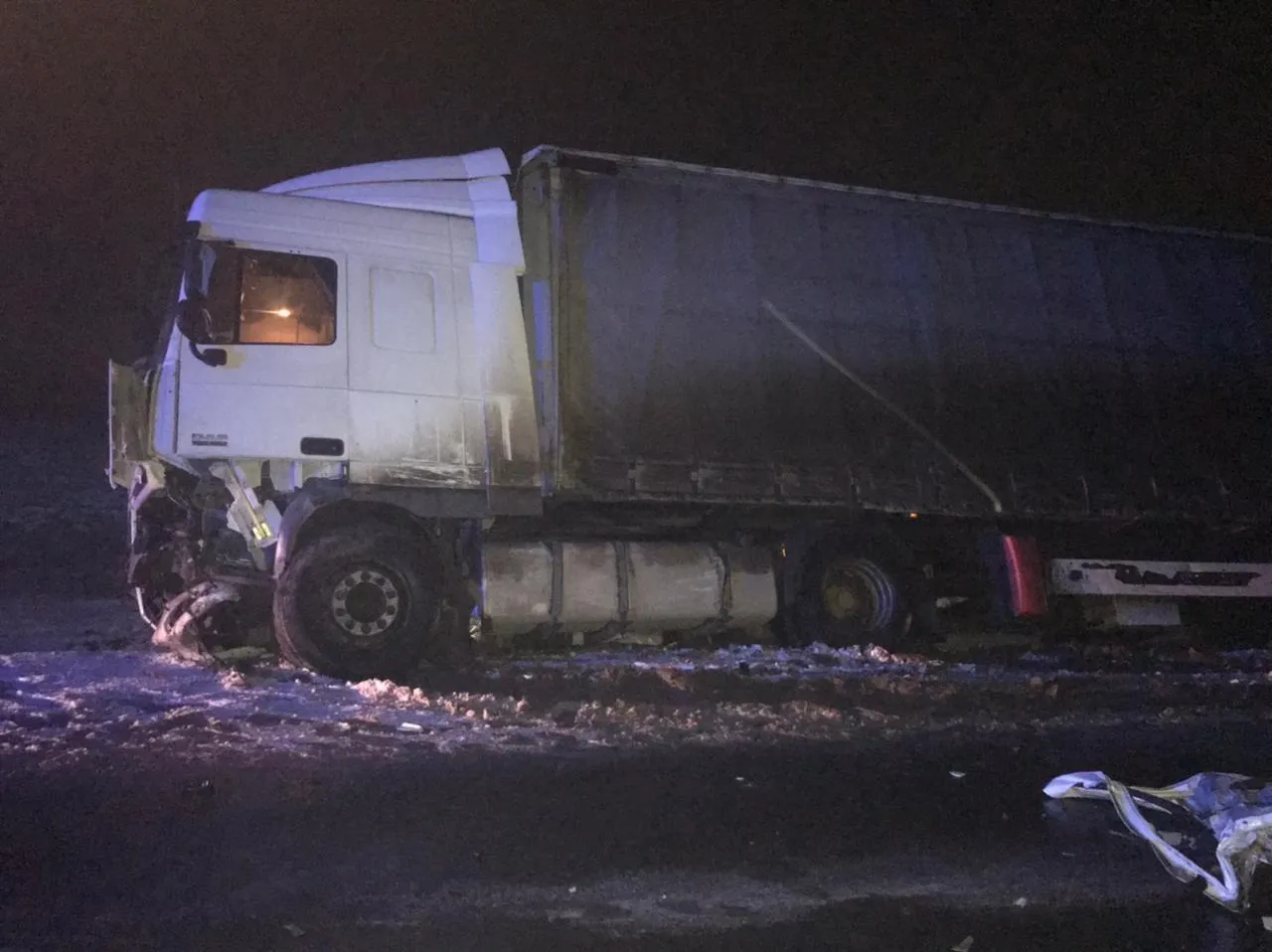 На Львівщині внаслідок лобового зіткнення з вантажівкою загинув водій Citroen: фото