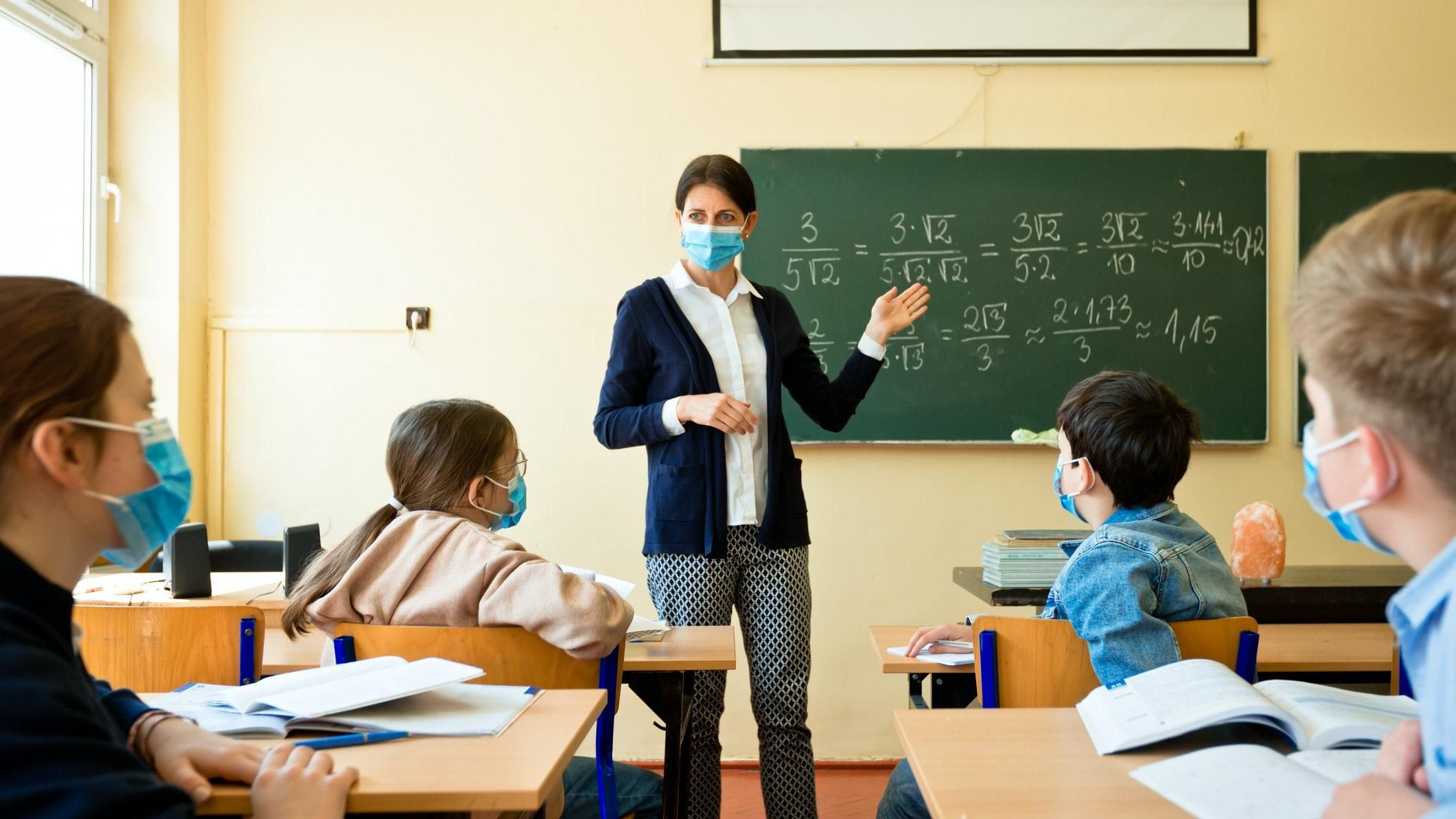 Очне навчання: поради, як учням не заразитися грипом та COVID-19