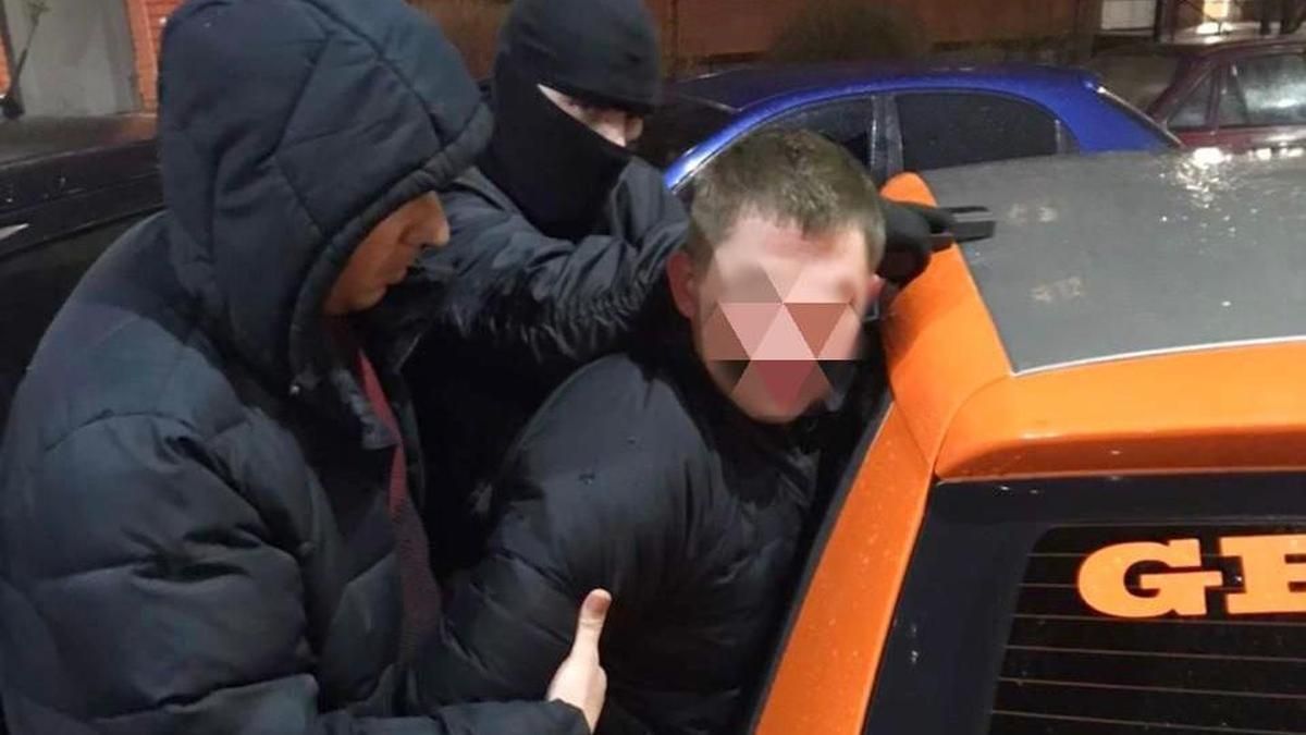 Под Киевом мужчина ограбил ювелирный магазин, его задержали