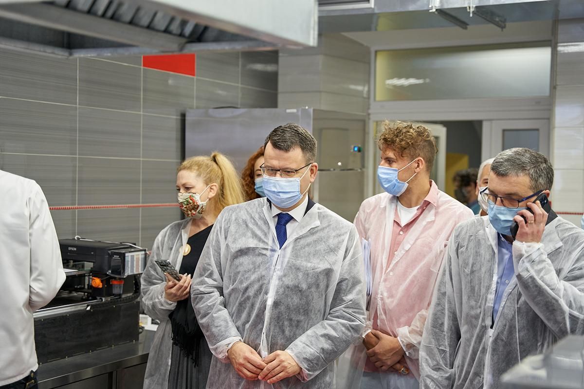 На чолі з Клопотенко: як готуватимуть кухарів і кондитерів у профтехах На чолі з Клопотенко: як готуватимуть кухарів і кондитерів у профтехах