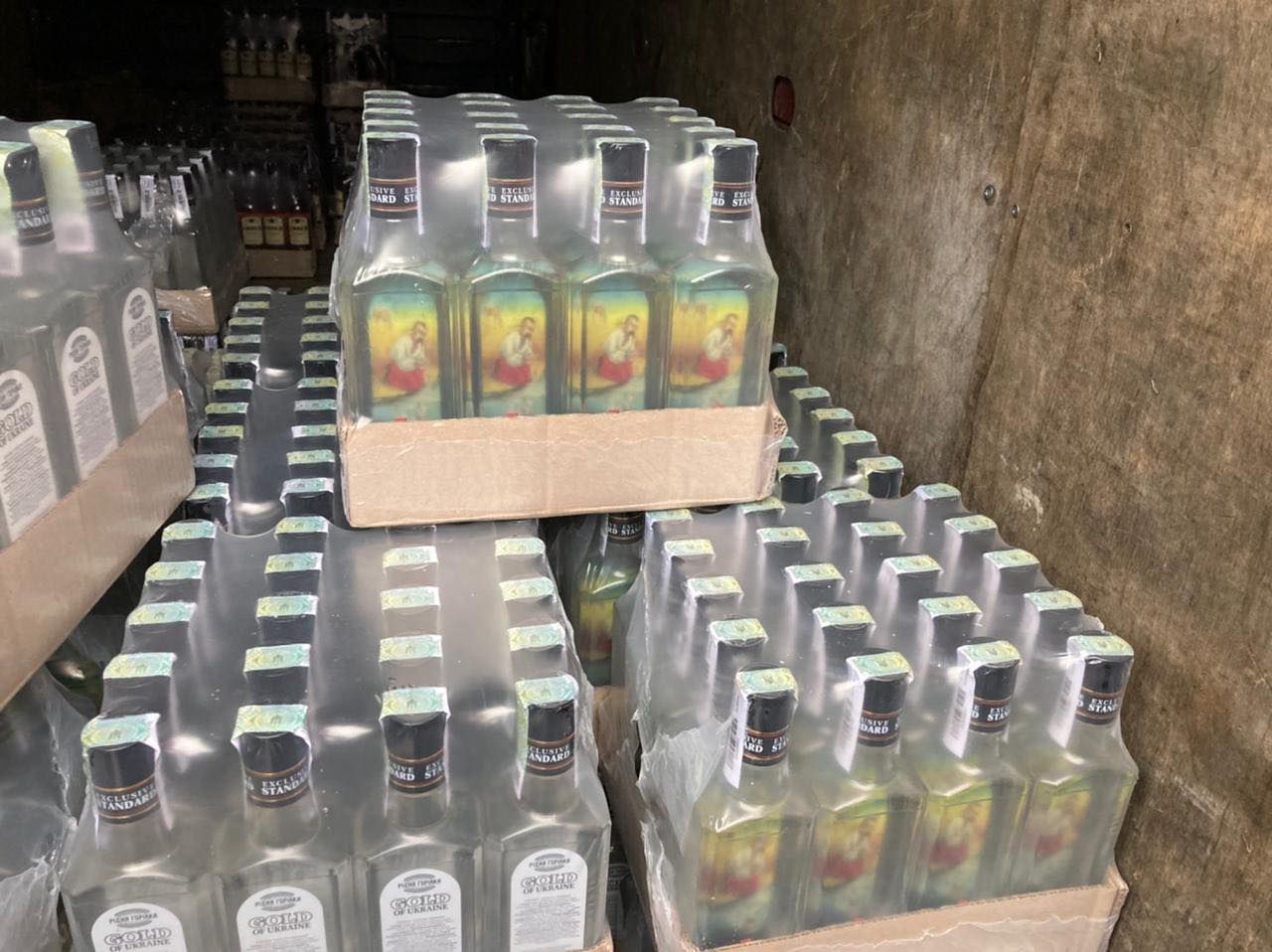 Почти 690 литров водки неизвестного происхождения: на Львовщине задержали вероятного контрабандиста