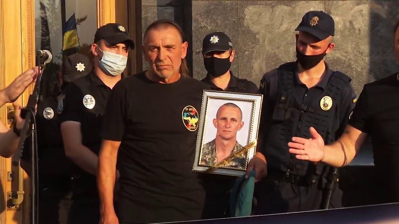 Отец погибшего Ярослава Журавля обвинил Хомчака во лжи